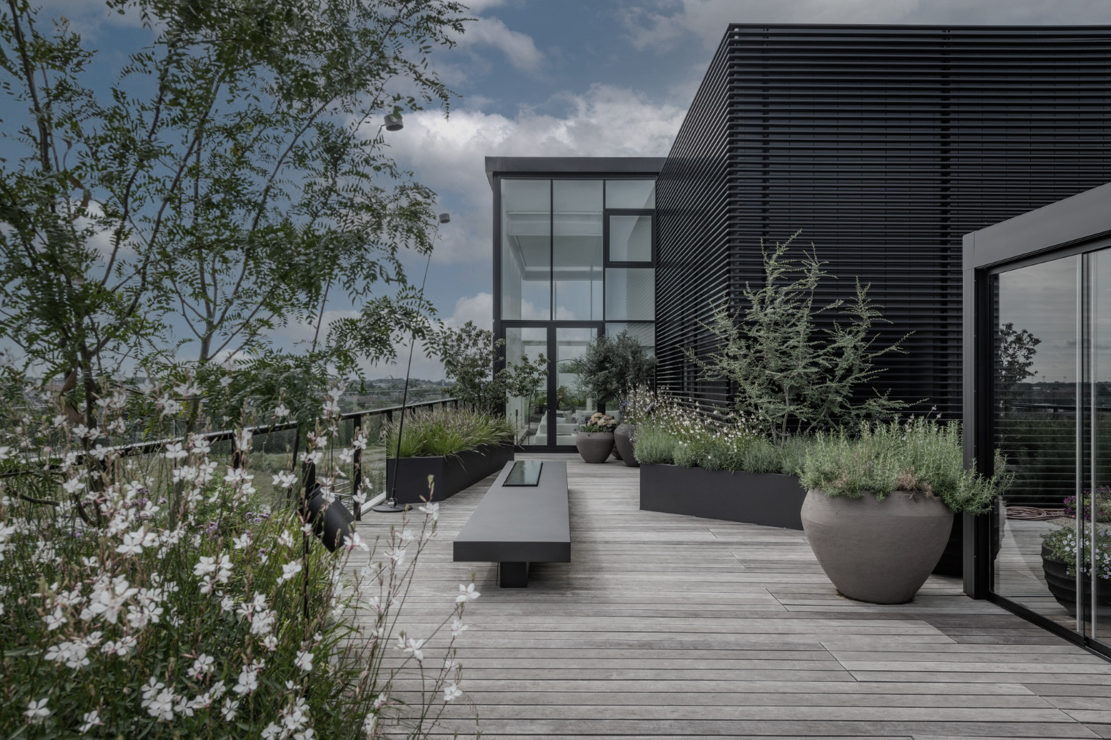 Bewegende patronen op moderne daktuin